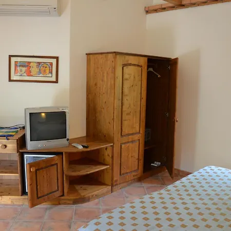 Borgo Piazza Country Farm Bed & Breakfast Borgia